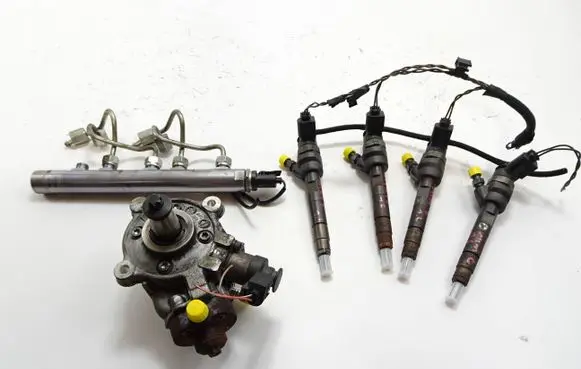 Mini Cooper Countryman R60 Fuel injection high pressure pump 0445010519 0445110401