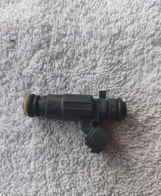 Peugeot 208 I Fuel injector 9676017480