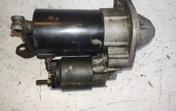 Volkswagen PASSAT B5 Starter motor 058911023B