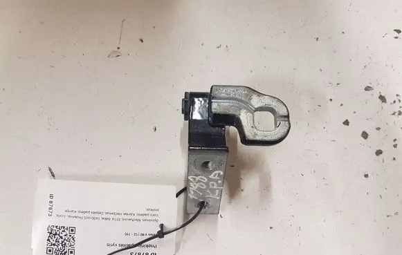 Volvo V40 Front door lower hinge