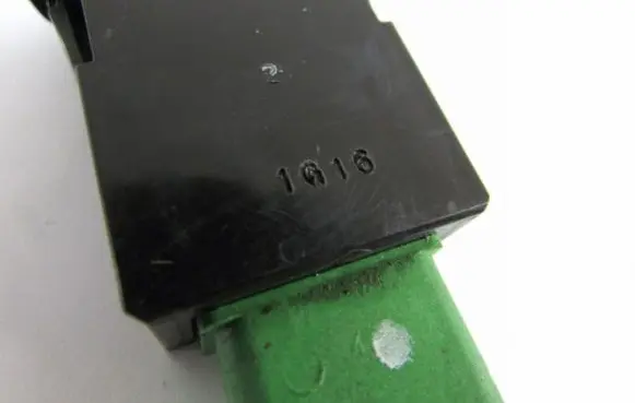 Suzuki Ignis Windscreen/window heater switch 1G16