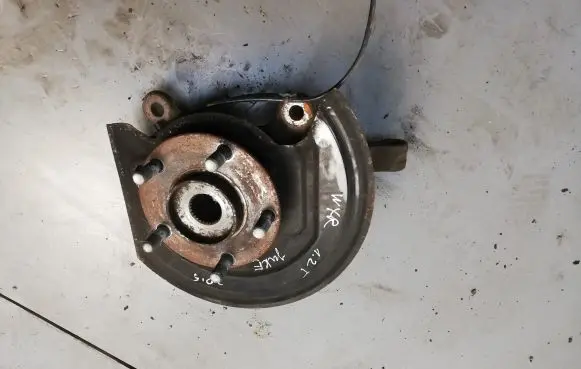 Nissan Juke I F15 Front wheel hub