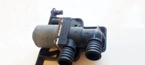 BMW 5 E39 Coolant heater control valve 64118379921 64.11-8379921
