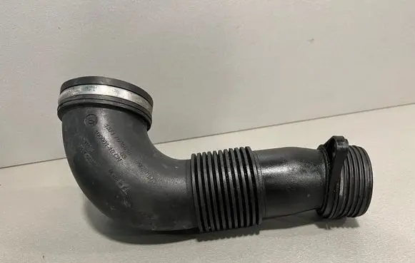BMW 4 F32 F33 Air intake duct part 7605638 70510167