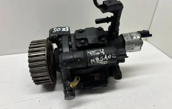 Renault Megane II Fuel injection high pressure pump 8200821184 A2C20000754 5WS40153