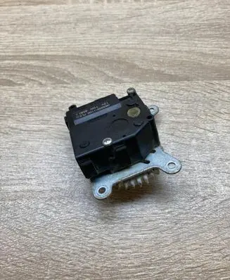 Toyota Prius (XW30) Air flap motor/actuator 0638001100 R982