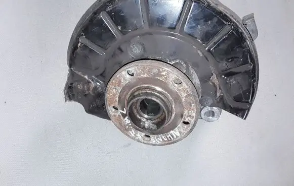 Seat Alhambra (Mk2) Front wheel hub 3C040724F