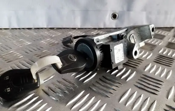 Nissan Juke I F15 Ignition lock