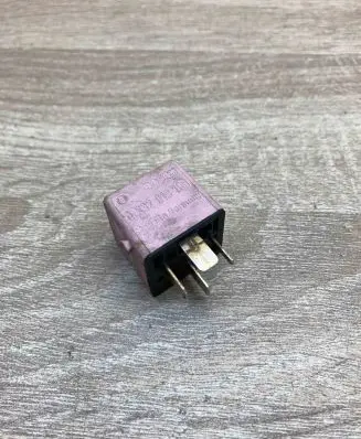 BMW 5 E34 Other relay 8365326 0332019168