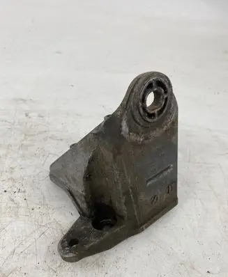 Volkswagen PASSAT B5.5 Gearbox mounting bracket 8D0399114AH