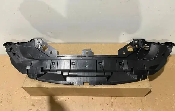Volvo XC40 Front bumper skid plate/under tray 32227309
