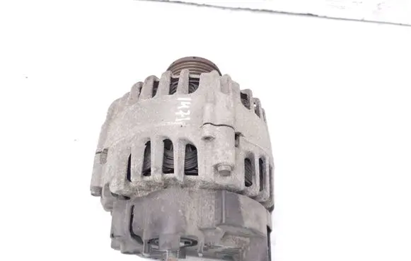 Renault Clio IV Generator/alternator 231001318R 2627732A 2115068157