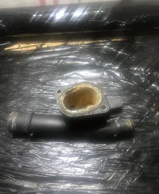 Volkswagen Touran I Engine coolant pipe/hose 038121132D