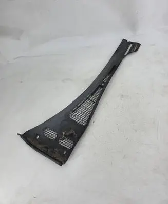 BMW 5 E34 Wiper trim 1946126