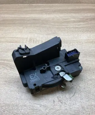 Opel Zafira A Front door lock 24444015 LEFTSIDE