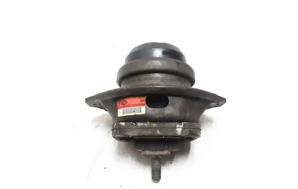 Land Rover Discovery 3 - LR3 Engine mount bracket KKB500441G 36183985