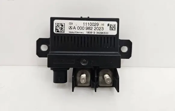 Mercedes-Benz Sprinter W906 Charging relay A0009822023 1110029