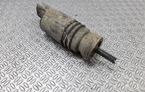 Volkswagen Touareg I Headlight washer pump 