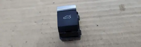 Tailgate opening switch