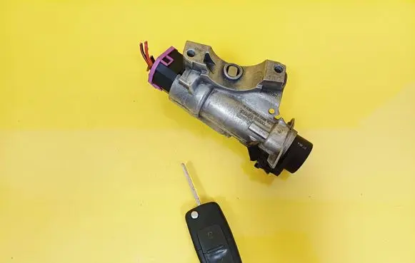Volkswagen Golf IV Ignition lock 4B0905851C