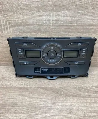Toyota Auris 150 Climate control unit 5590012A30B 6M2807E