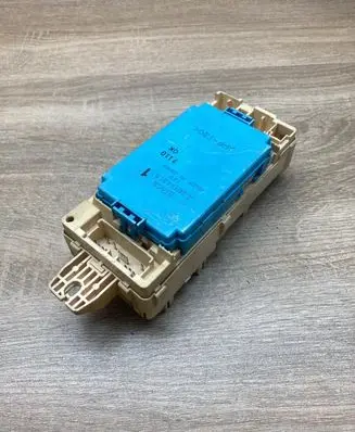 Mitsubishi Galant Fuse module MR243161
