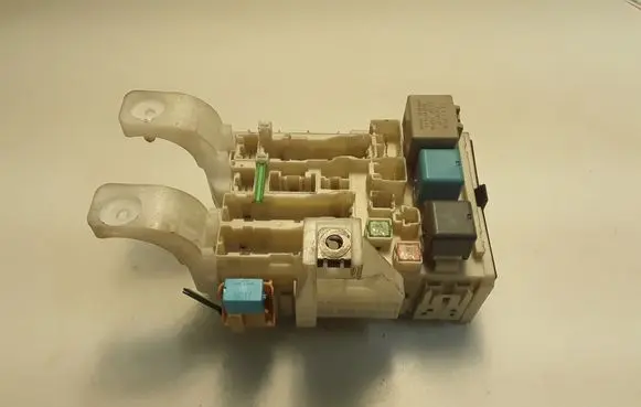 Toyota Prius (XW20) Fuse module 8273047290