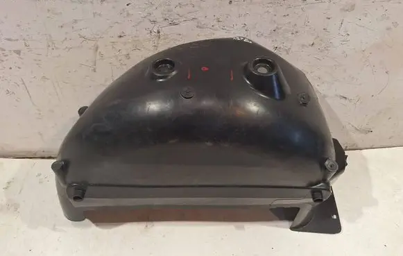 Rear arch fender liner splash guards