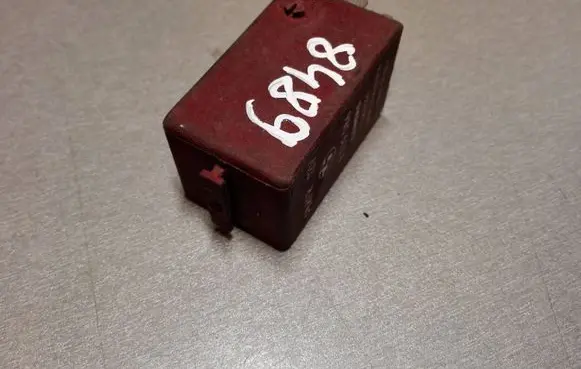 BMW 5 E39 Other relay 8359086 72KB301