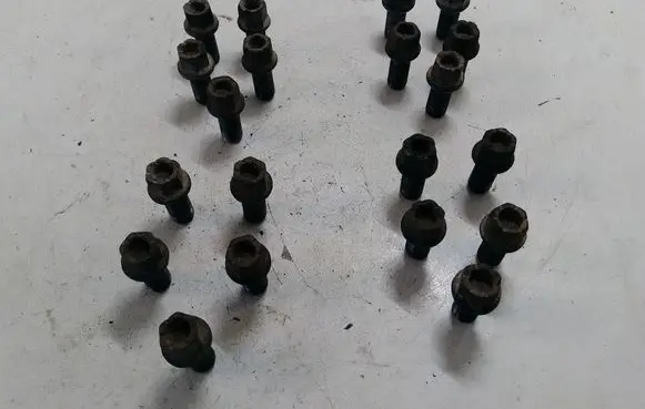 Nuts/bolts