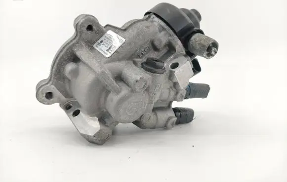 Volkswagen Golf VII Fuel injection high pressure pump 0445010538 04L130755E