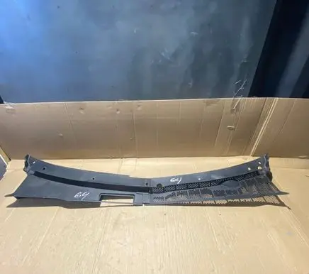 Volkswagen Golf III Windshield trim 1H1819415B