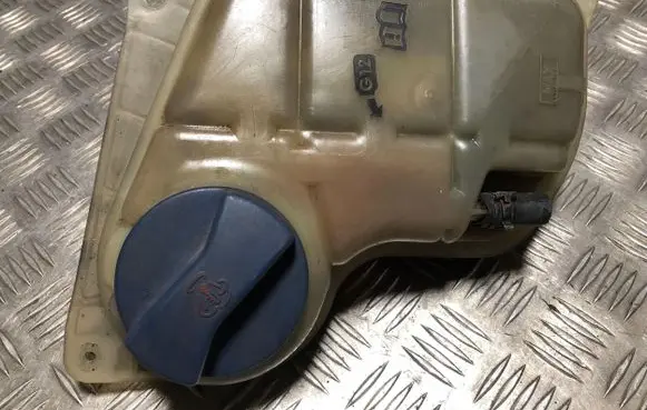 Audi A6 S6 C5 4B Coolant expansion tank/reservoir 8D0121403J