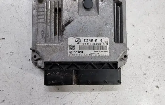 Volkswagen Touran I Engine control unit/module 03G906021MP