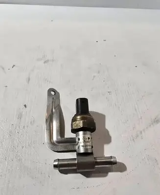 Mercedes-Benz E W212 Fuel pressure sensor A0045421618