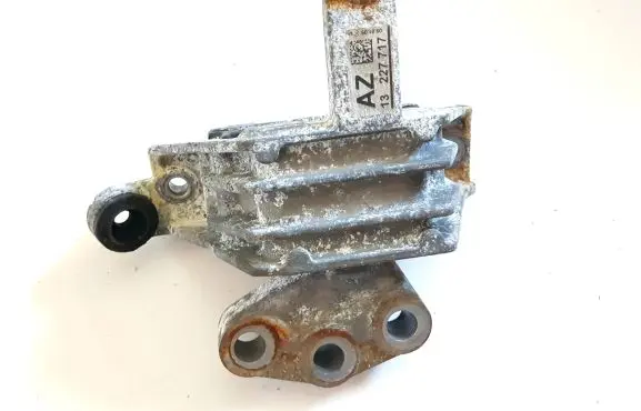 Opel Insignia A Engine mount bracket V06100 2107721