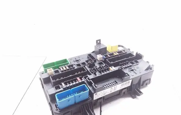 Opel Astra H Fuse module 13181276 5DK00866902