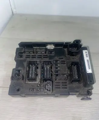 Peugeot 307 Fuse module 9650663880 BSMB5 34089512