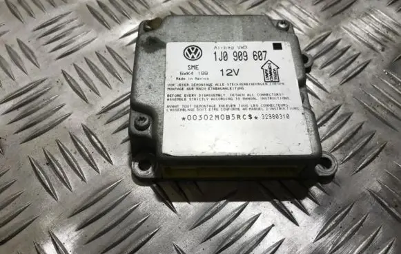 Volkswagen PASSAT B5 Airbag control unit/module 1j0909607 5wk4199