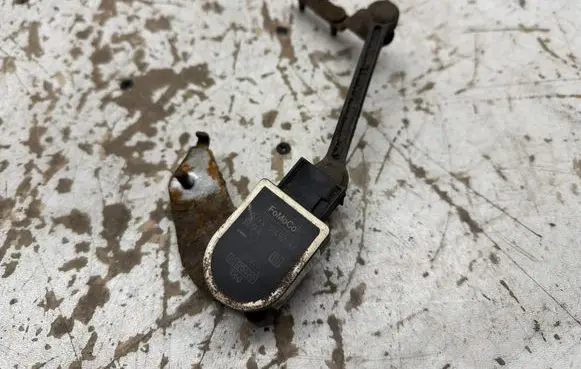 Volvo S80 Rear air suspension level height sensor 8G9N5A955BA