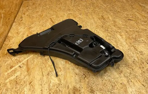 Windshield washer fluid reservoir/tank