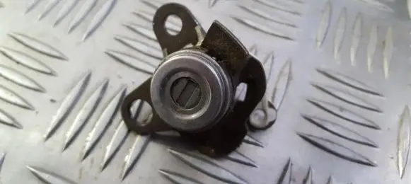 Toyota Corolla E110 Front door lock (next to the handle) n0500250
