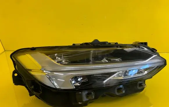 Volvo S90, V90 Headlight/headlamp 32262020