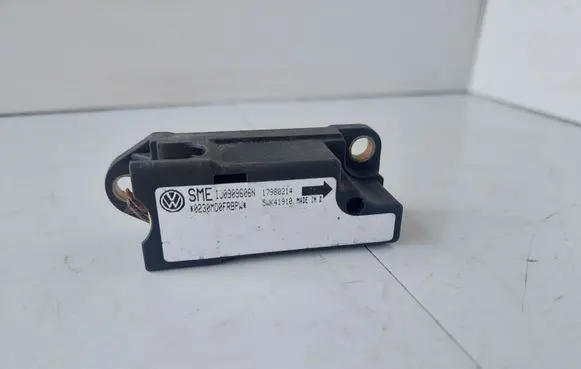 Volkswagen PASSAT B5 Airbag deployment crash/impact sensor 1J0909606N