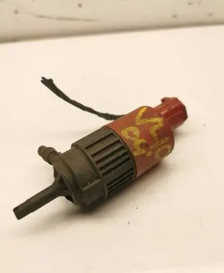 Volvo S40, V40 Windscreen/windshield washer pump