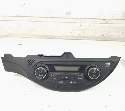 Toyota Yaris Climate control unit 75F206