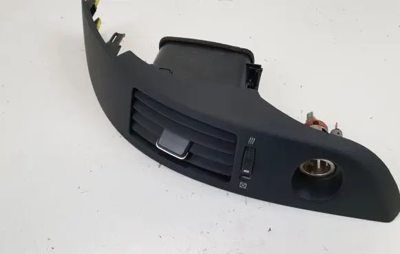 Toyota Corolla Verso AR10 Dashboard side air vent grill/cover trim