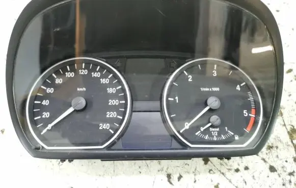 BMW 1 E81 E87 Speedometer (instrument cluster) 9166821 102495285 100236617