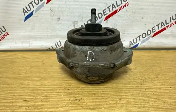Engine mount bracket