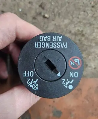 Opel Astra J Passenger airbag on/off switch 13577258